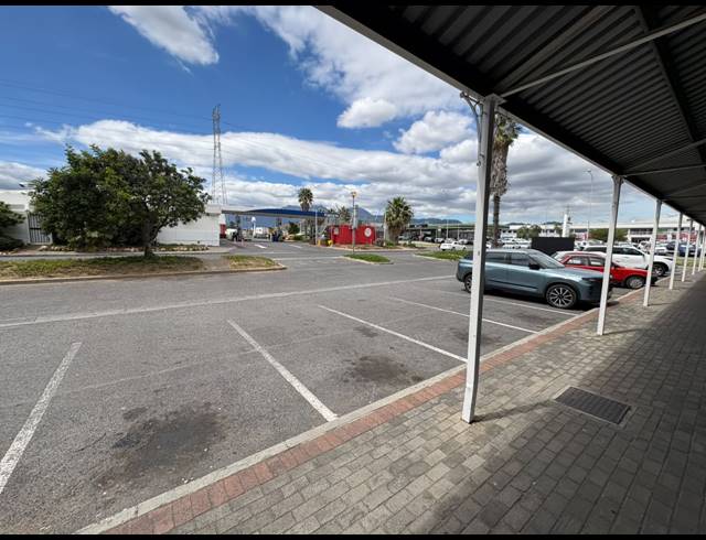 200M² RETAIL TO LET IN GANTS PLAZA